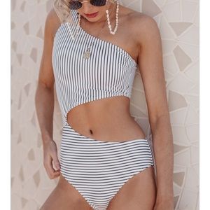 NWT Cutout One Shoulder Striped One Piece Swimsuit